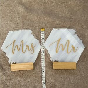 Gold and White 'Mr & Mrs' Table Signs “new”